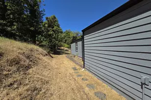 1520 NE Winter St, Roseburg, OR 97470 - Photo 8