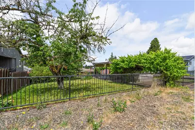 2843 W Sanders Ave, Roseburg, OR 97471 - Photo 10