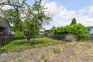 2843 W Sanders Ave, Roseburg, OR 97471 - Photo 10