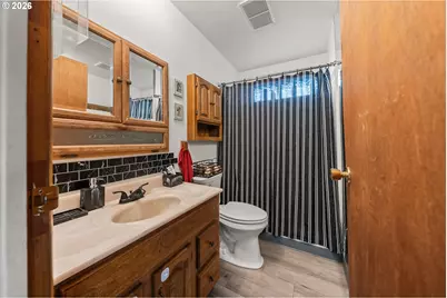 2843 W Sanders Ave, Roseburg, OR 97471 - Photo 36