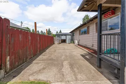 2843 W Sanders Ave, Roseburg, OR 97471 - Photo 2