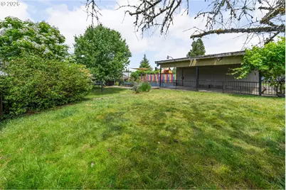 2843 W Sanders Ave, Roseburg, OR 97471 - Photo 6