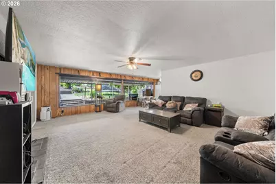 2843 W Sanders Ave, Roseburg, OR 97471 - Photo 16