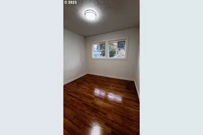 18705 NE Everett Ct, Portland, OR 97230 - Photo 10