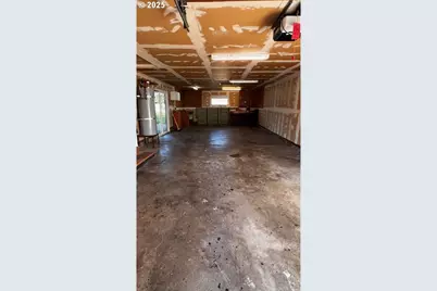 18705 NE Everett Ct, Portland, OR 97230 - Photo 12