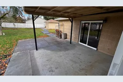 18705 NE Everett Ct, Portland, OR 97230 - Photo 14