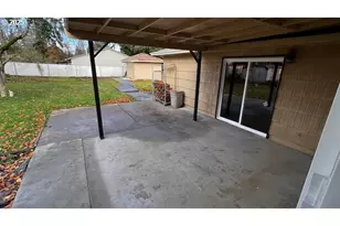 18705 NE Everett Ct, Portland, OR 97230 - Photo 14