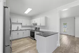 1319 N Main St, Newberg, OR 97132 - Photo 12