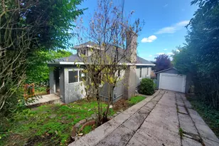 122 S 8th St, Saint Helens, OR 97051 - Photo 2