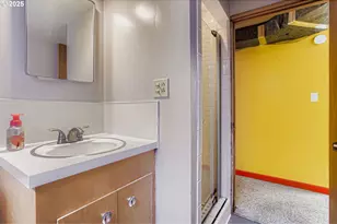 10832 SE Stephens St, Portland, OR 97216 - Photo 22