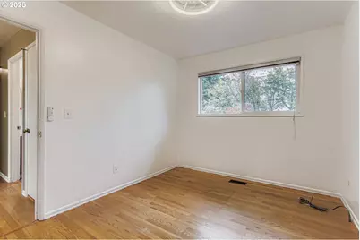 10832 SE Stephens St, Portland, OR 97216 - Photo 18