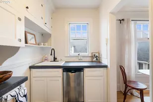 1811 NW Couch St, Portland, OR 97209 - Photo 12