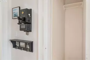 1811 NW Couch St, Portland, OR 97209 - Photo 16