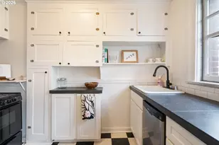 1811 NW Couch St, Portland, OR 97209 - Photo 10