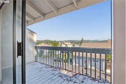 11 NW Mountain View Dr, Roseburg, OR 97471 - Photo 12