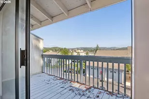 11 NW Mountain View Dr, Roseburg, OR 97471 - Photo 12