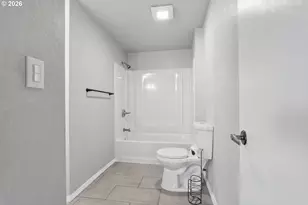 11 NW Mountain View Dr, Roseburg, OR 97471 - Photo 16