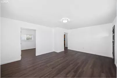 512 NW Cecil Ave, Roseburg, OR 97470 - Photo 4