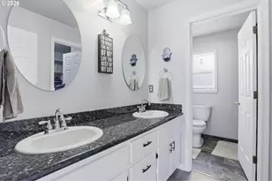 821 NE Eaglenest Ct, Hillsboro, OR 97124 - Photo 22