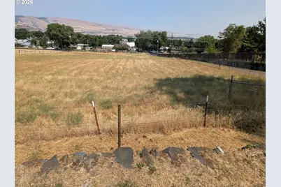 2514 W 10th St, The Dalles, OR 97058 - Photo 2