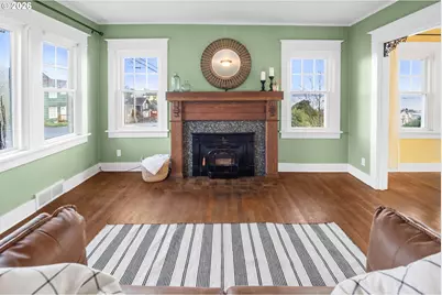 1014 8th St, Astoria, OR 97103 - Photo 2