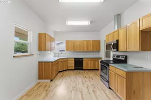 6334 NE Hassalo St NE, Portland, OR 97213 - Photo 14