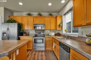 17925 SW Brisk Ln, Beaverton, OR 97007 - Photo 12