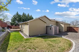 2216 NW Eucalyptus Dr, Hermiston, OR 97838 - Photo 24