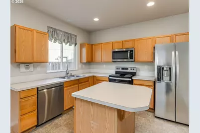 759 SE Camellia Ct, Hillsboro, OR 97123 - Photo 14