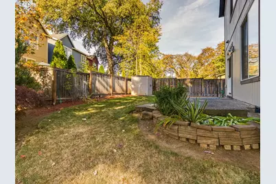 759 SE Camellia Ct, Hillsboro, OR 97123 - Photo 32