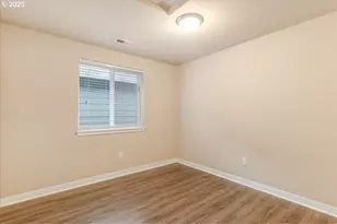 521 NE Suttle Rd, Portland, OR 97211 - Photo 32