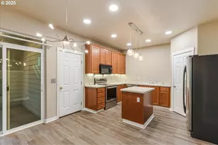 521 NE Suttle Rd, Portland, OR 97211 - Photo 12