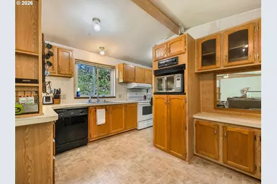 40078 Brook Ln, Astoria, OR 97103 - Photo 4