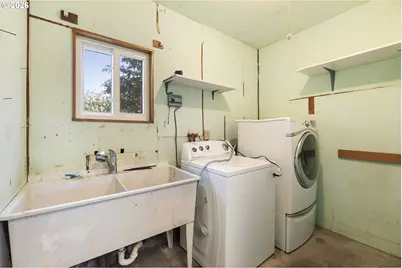 894 Meadowlawn Dr SE, Salem, OR 97317 - Photo 32