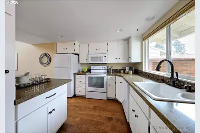 16860 SW Camino Dr, King City, OR 97224 - Photo 14