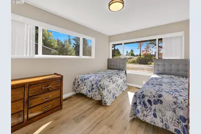 14035 SE Main St, Portland, OR 97233 - Photo 16