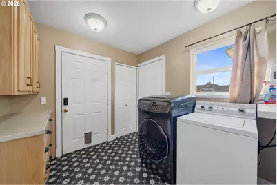 2205 5th St, Tillamook, OR 97141 - Photo 20