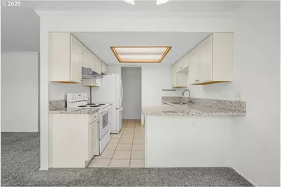 12510 SE Stark St, Portland, OR 97233 - Photo 6