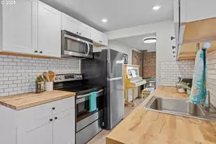 251 NE Village Squire Ave, Gresham, OR 97030 - Photo 12