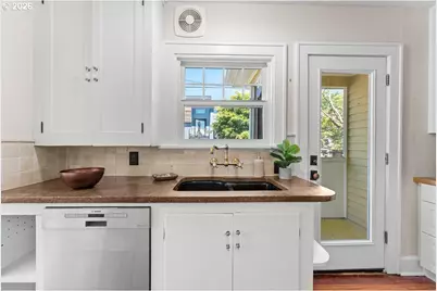 7060 N Kerby Ave, Portland, OR 97217 - Photo 12