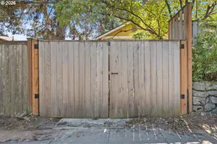 7060 N Kerby Ave, Portland, OR 97217 - Photo 42