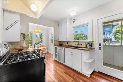 7060 N Kerby Ave, Portland, OR 97217 - Photo 14
