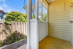 7060 N Kerby Ave, Portland, OR 97217 - Photo 32
