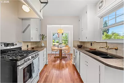 7060 N Kerby Ave, Portland, OR 97217 - Photo 10