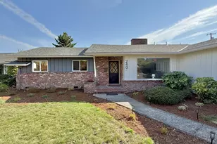 240 NW Baker Creek Rd, McMinnville, OR 97128 - Photo 2
