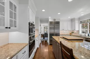 5676 Southwood Dr, Lake Oswego, OR 97035 - Photo 12