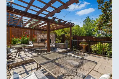 5676 Southwood Dr, Lake Oswego, OR 97035 - Photo 40