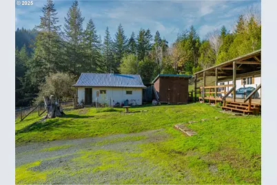 15779 Highway 42, Myrtle Point, OR 97458 - Photo 24