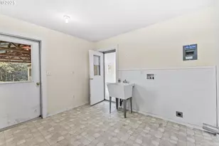 15779 Hwy 42, Myrtle Point, OR 97458 - Photo 20