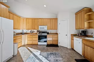 1635 Fairview Pl, Cottage Grove, OR 97424 - Photo 8